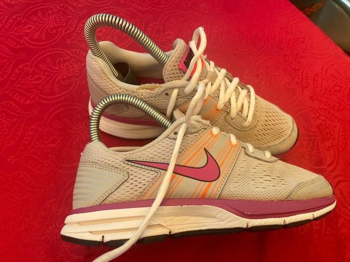 Nike Scarpe per ragazze: Mädchen Nike Turnschuhe 33.5 – Usato da Bergdietikon venduto da antovale