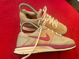 Mädchen Nike Turnschuhe 33.5
