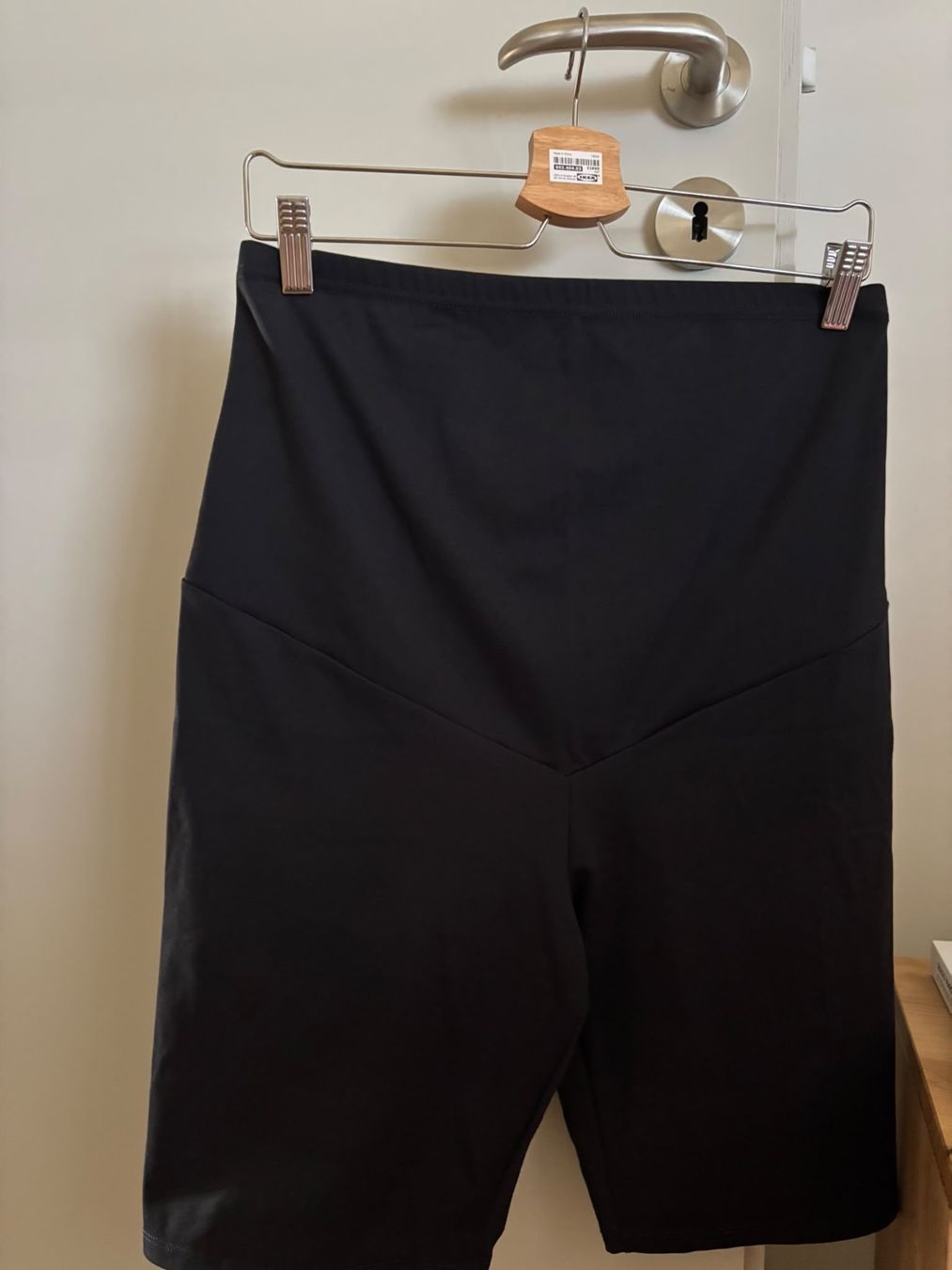 H&M Kleiderpakete: Maternity Set - Trousers & Tshirts – Gebraucht aus Luzern von AM2nd 2