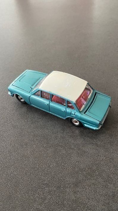 Dinky Toys Modellini d'auto: Dinky Toys Triumph 2000 réf. 135 made in England – Usato da Meyrin venduto da Abac007 4