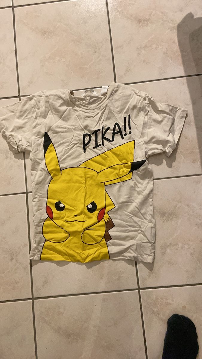 Camicie, T-shirt & Polo: T-Shirt Pikachu – Usato da Genève venduto da captus