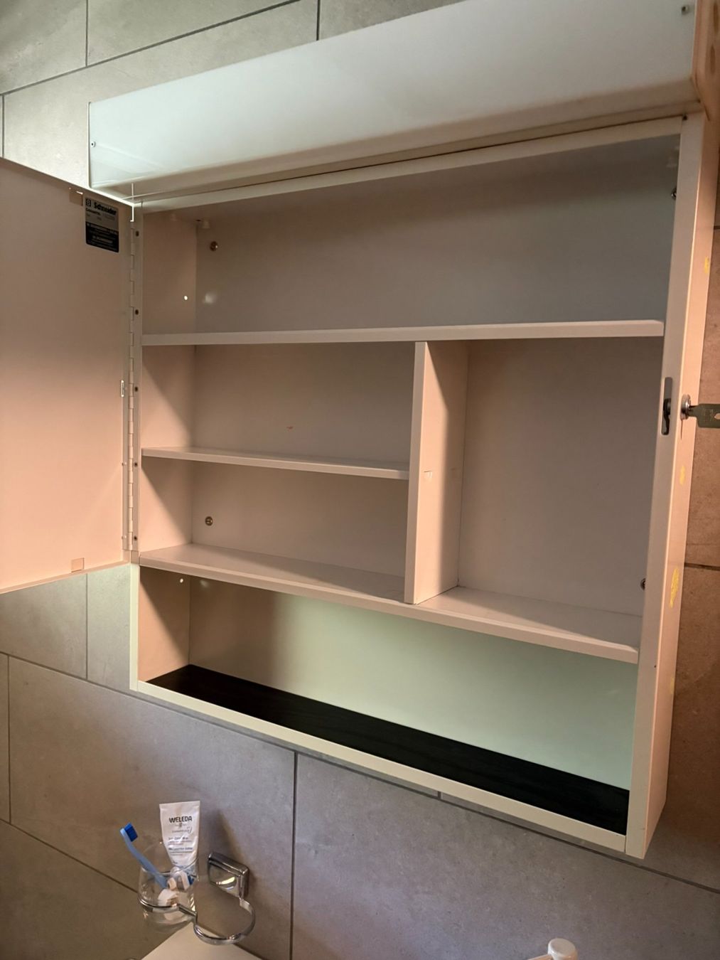 Schneider Armadietti a specchio: Badezimmer Spiegelschrank Schneider – Usato da Lenk im Simmental venduto da Smartwalpi 1