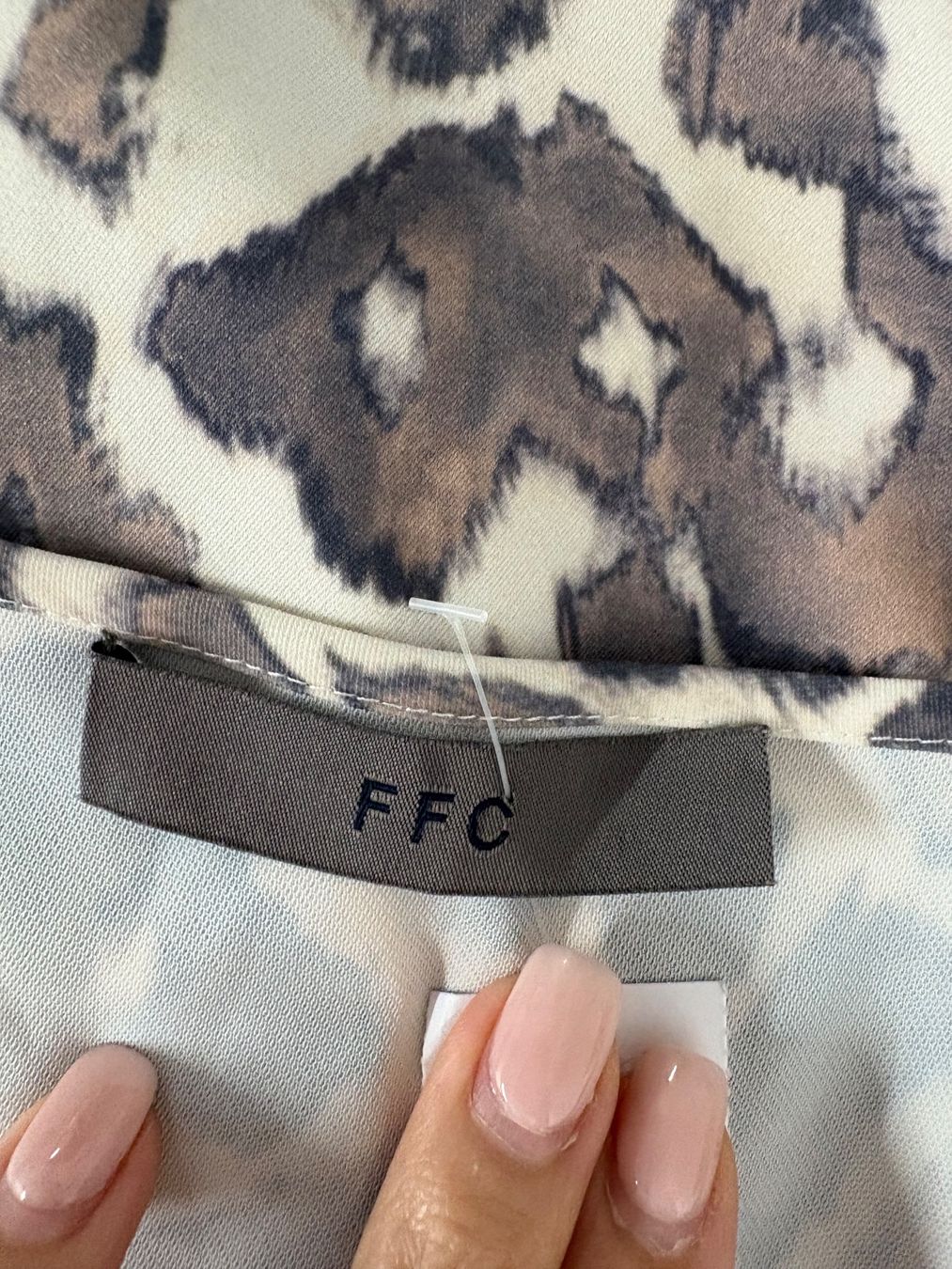Kleider: FFC Kleid im Leo-Look Gr. 36 grau kurzarm – Gebraucht aus Regensdorf von secondchancefashion 4