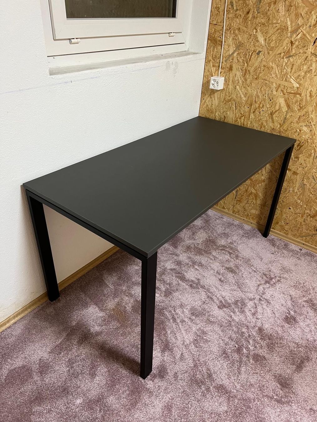Livique Bureaux: Desk in Excellent Condition – D'occasion à Vuadens par Fertig-Los 1