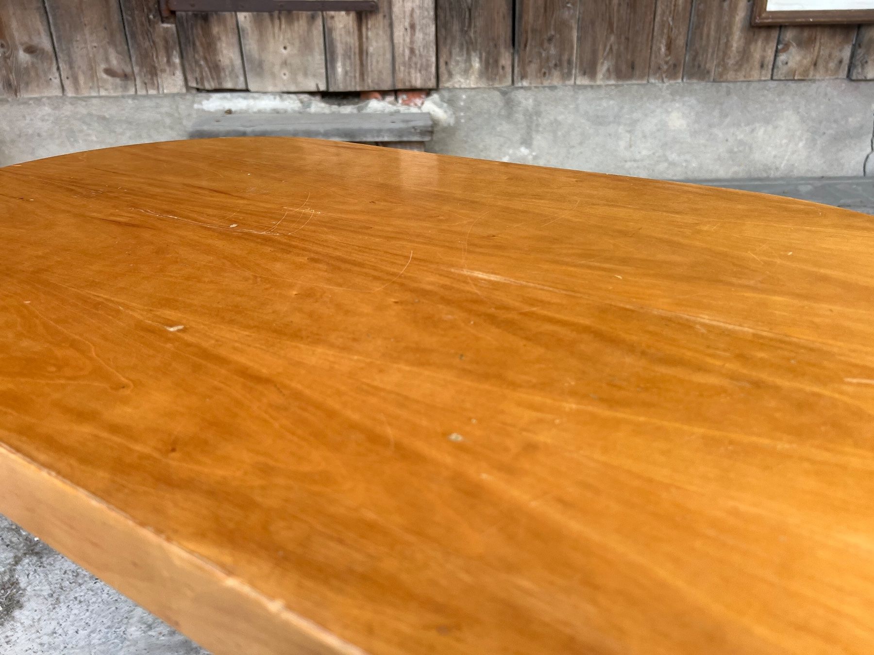Tavoli: Ovaler Holztisch mit Metallfuss – Usato da Otelfingen venduto da Yossi-68 5