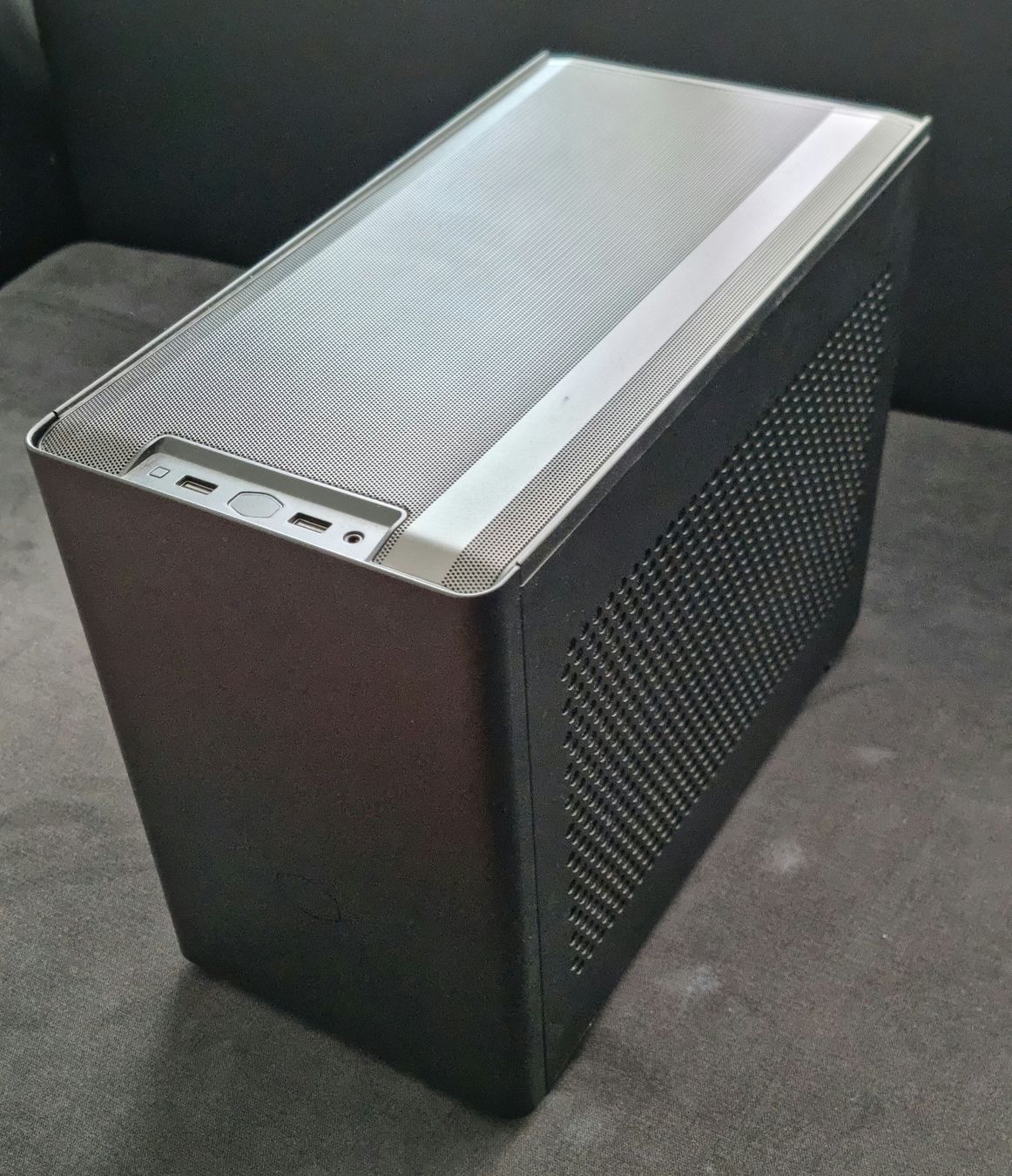 Custodie: Cooler Master MasterBox NR200 Schwarz PC Gehäuse – Usato da Zürich venduto da m1klos