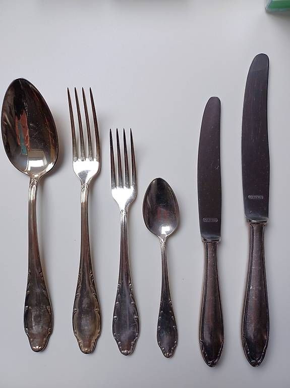 Set di posate: Versilbertes Tafelbesteck 90-er gemäss Liste – Usato da Gunzgen venduto da Isicroft