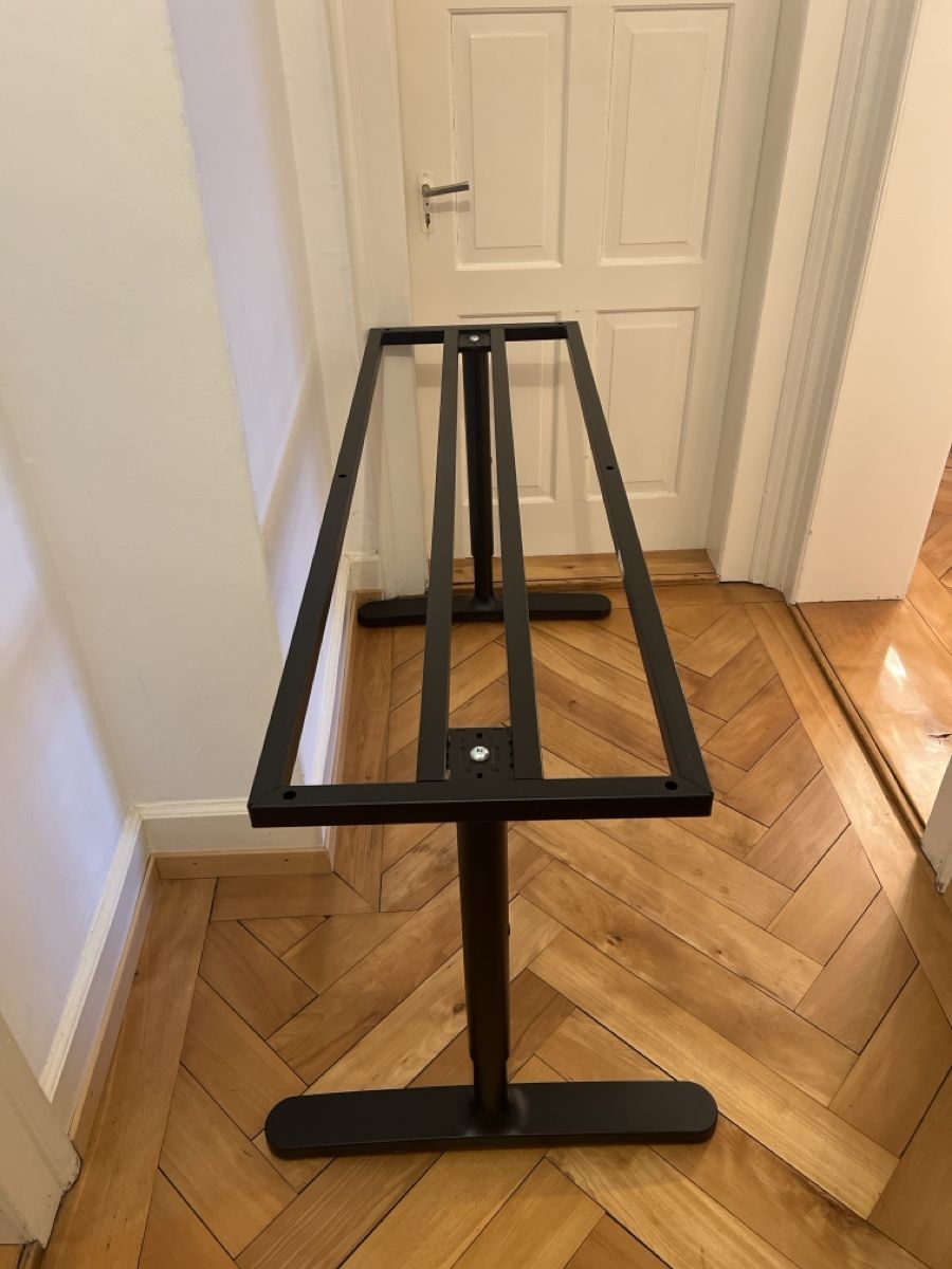 Ikea Tables: Tischgestell Ikea Bekant Schwarz  – D'occasion à Luzern par Leuchtenstadt23 1