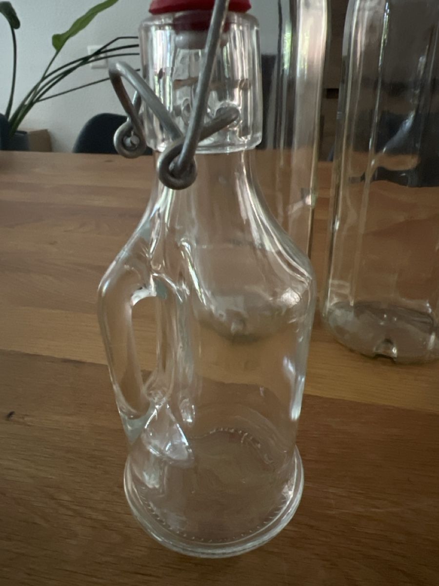 Bicchieri, Caraffe & Bottiglie: 5 Glasflaschen mit Bügelverschluss  – Usato da Uznach venduto da Apuutze 2