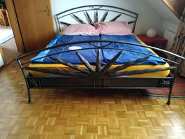 Metallbett Sonnenmotiv schwarz Doppelbett sehr guter Zustand