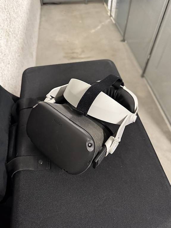 Casco VR: Meta Quest 1 (Oculus) 64GB + GOMRVR Strap + Hardcase – Usato da Winterthur venduto da ema37