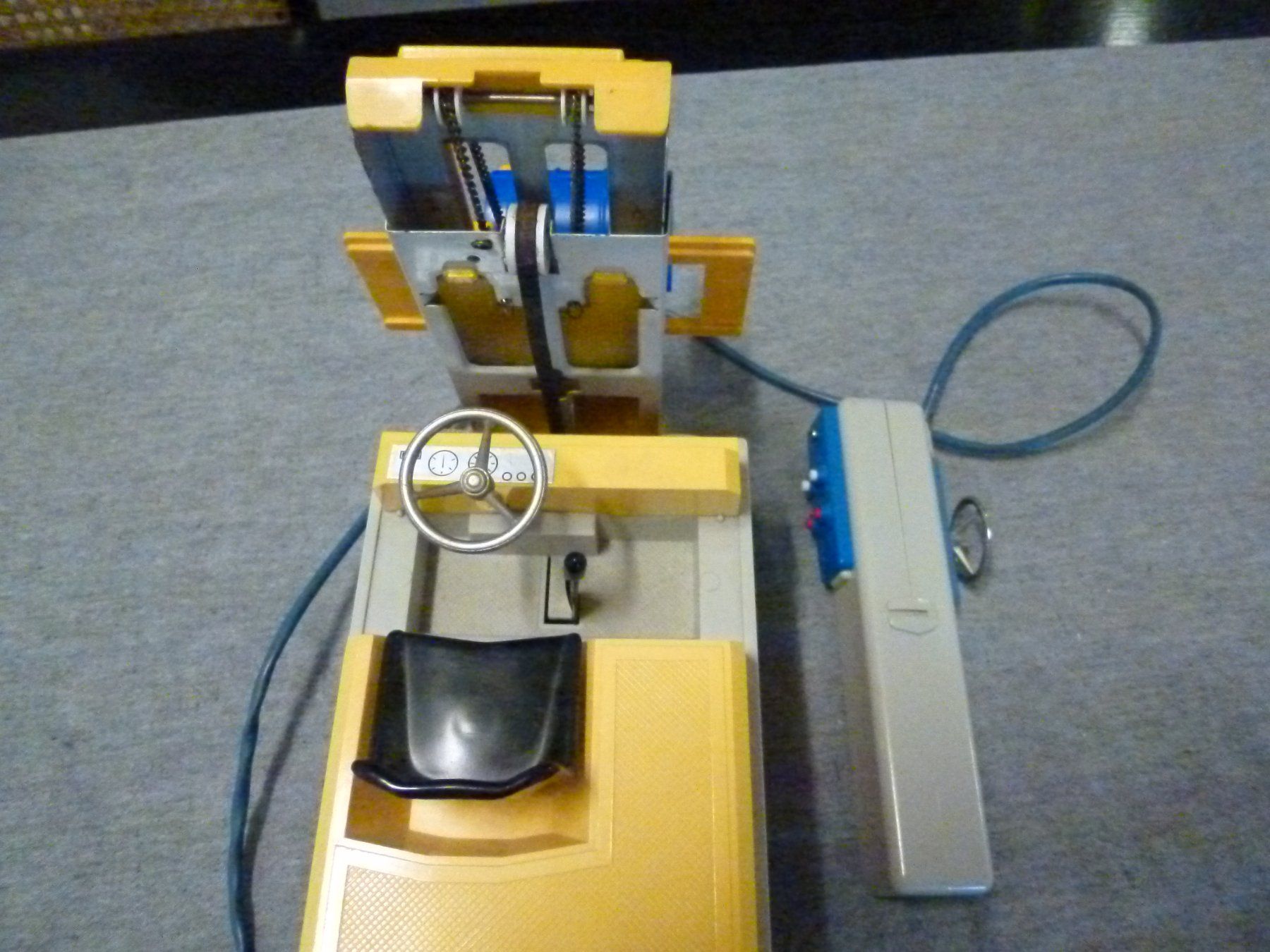 Gama Modellini d'auto: Gabelstapler "LINDE" uralt von GAMA - L.30cm "Fernsteuerung" – Usato da Reiden venduto da Aston2 6