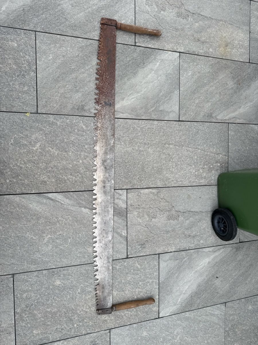 Seghe: Zweihandsäge mit Holzgriffen alt rostig – Usato da Däniken SO venduto da pet_hv5v