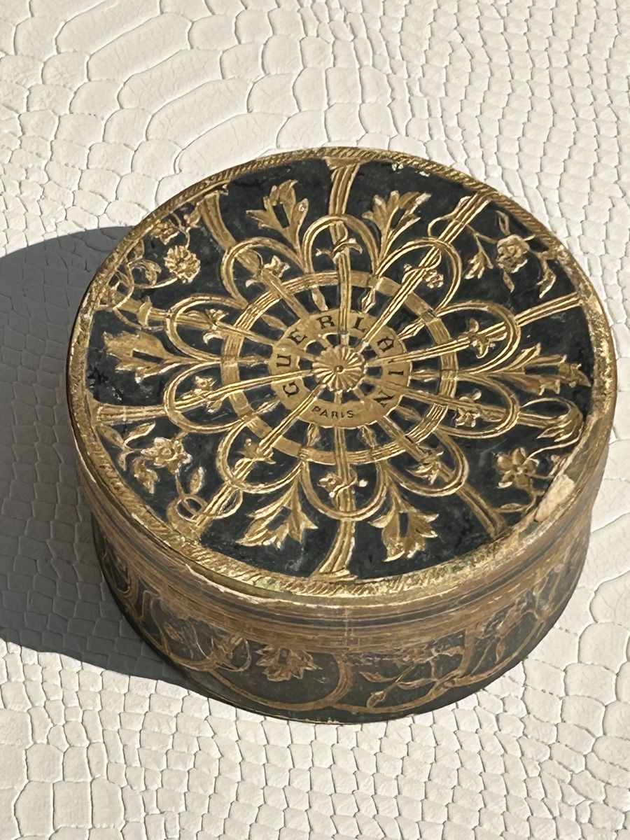 Guerlain Make-up: Guerlain Shalimar Puderdose rund alt Paris – Usato da Düdingen venduto da Reconflo