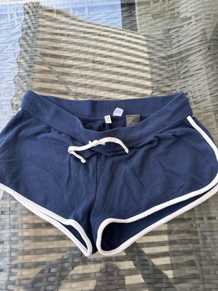 H&M Pantaloni: Shorts H&M Neu (L) – Nuovo (secondo la descrizione) da Vezia venduto da sidu03