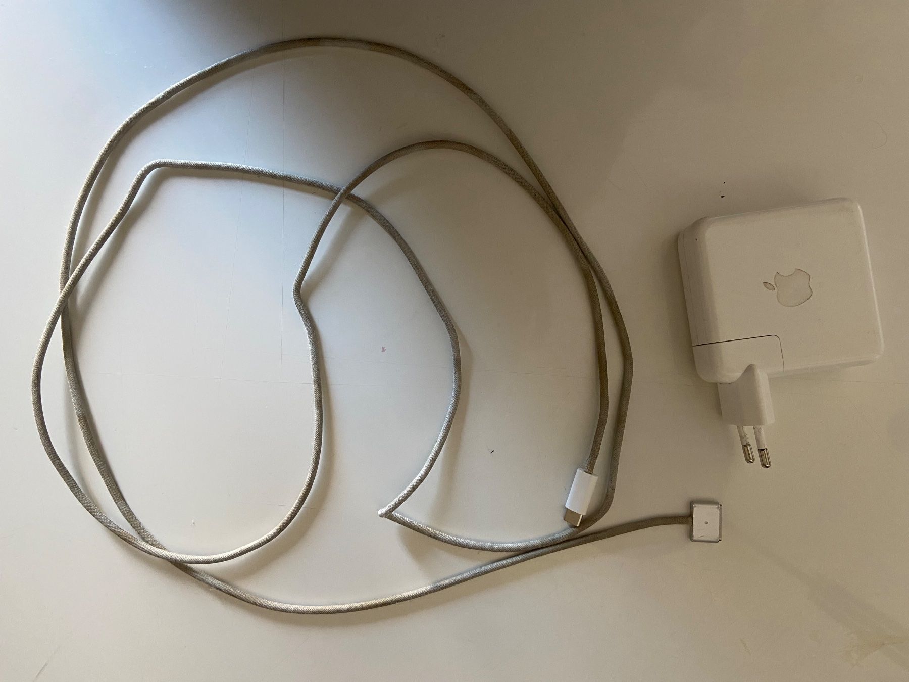 Apple Ladegerät: MacBook Ladegerät – Gebraucht aus Bern von liv_7kz7