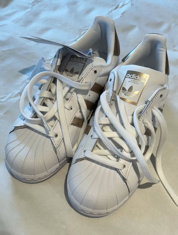Chaussures Adidas superstar blanc/dor?� (Neu und originalverpackt) in Pully f?�r CHF 20 �?? nur 