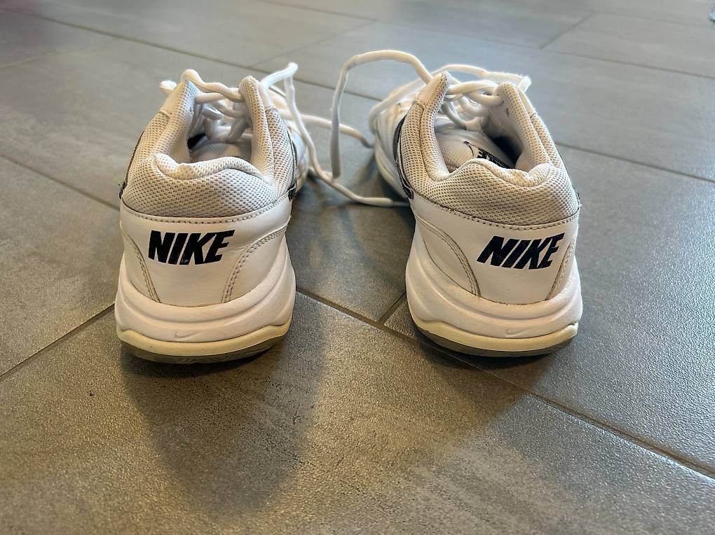 Herrenschuhe: Nike Tennisschuhe Gr. 43 – Gebraucht aus Thalheim an der Thur von Iselisberger 3