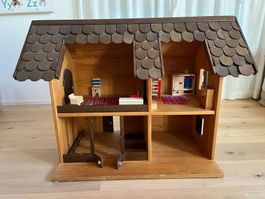 Spielhaus Puppenhaus aus Holz mit Schindeldach