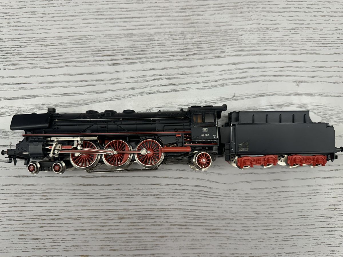 Märklin Modellini di ferrovie: Märklin 3048 DB BR 01 – Usato da Lupsingen venduto da New-Haven 2
