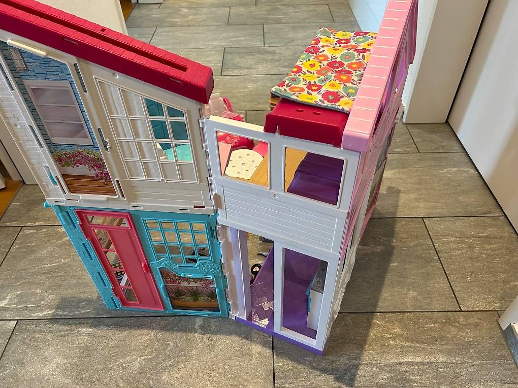 Giocattoli: Barbie Malibu Haus inkl. Cabrio – Usato da Sursee venduto da dav_ccf7