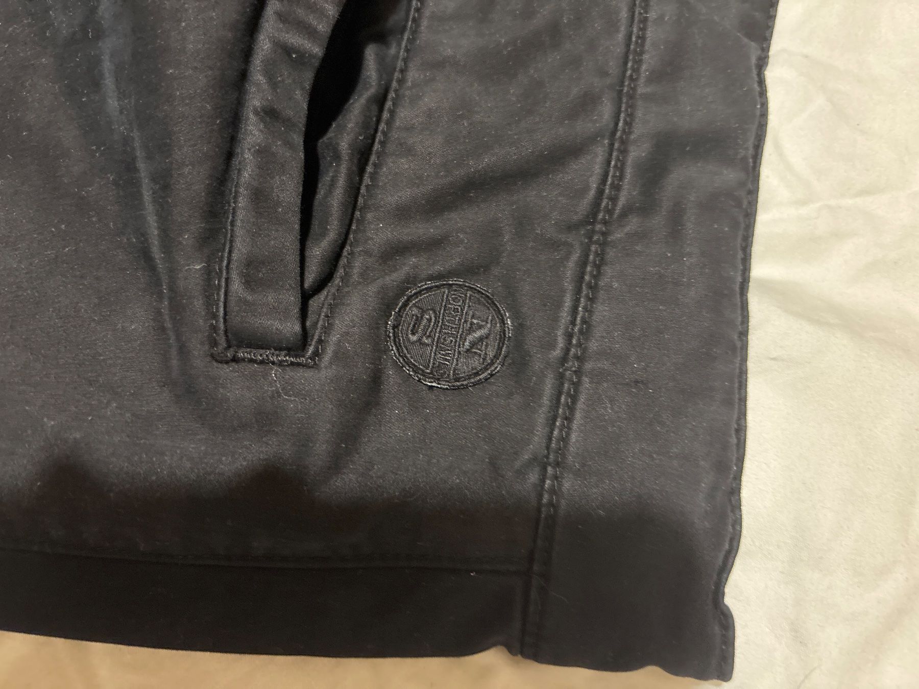 Pantaloni: Pantalon noir taille 42 bon état – Usato da GENÈVE venduto da Gaasss 4