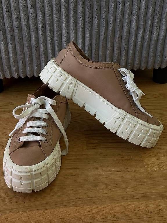 Prada Damenschuhe: Baskets à plateforme Prada en nylon beige - Taille 39 – Gebraucht aus Cologny von Nayiri
