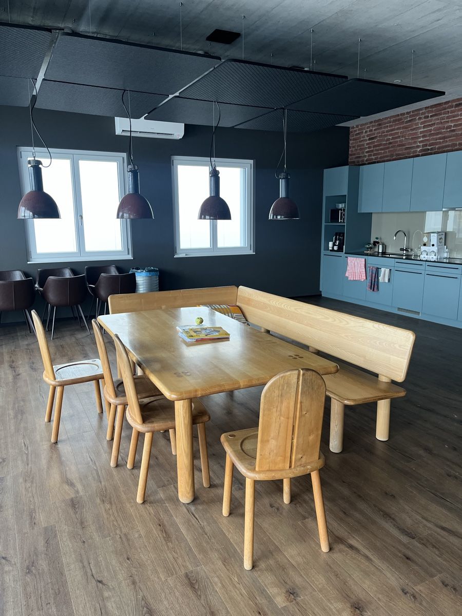 Set di tavolo e panche: Tisch mit Eckbank – Usato da Weggis venduto da kar_cr9d