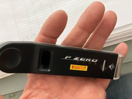 Reifenluftdruck Messgerät LED Licht Digitalanzeige Pirelli