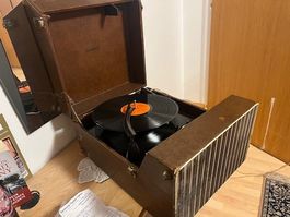 ancien tourne disque RCA VICTOR.plus de 70 ans d'âge