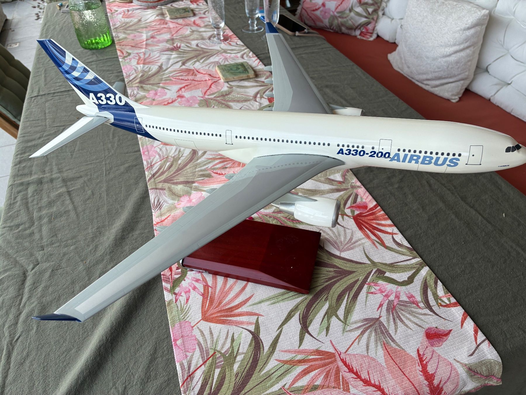 Airbus Kits de montage: Airbus A330:200 Modell 1:100 – D'occasion à Horgen par Rneises21
