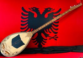 Albanisches Musikinstrument Shrki Walnussholz