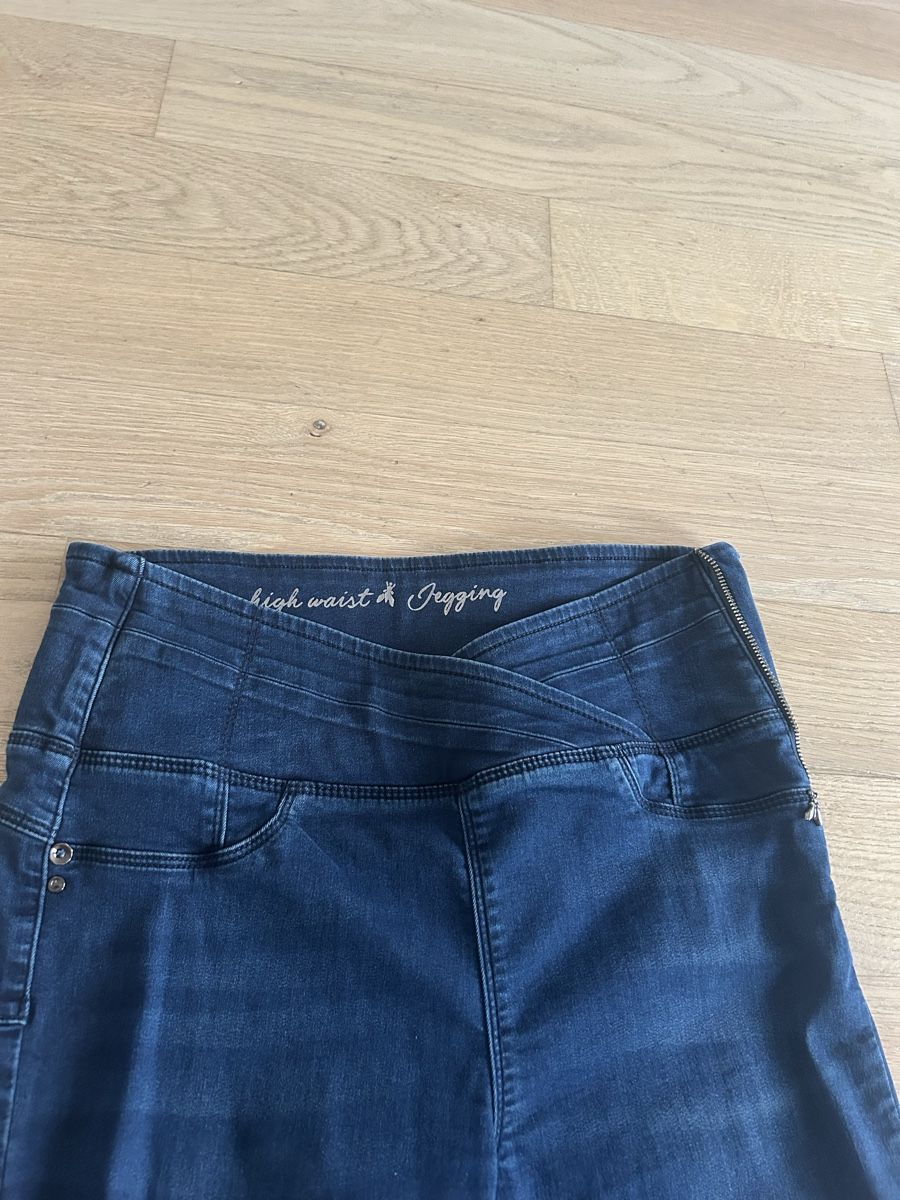 Liu Jo Jeans: Liu Jo Jeans NEW – Nuovo (secondo la descrizione) da Fällanden venduto da mar_v6pd 2