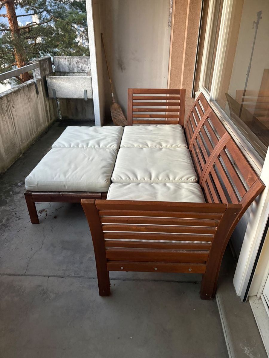 Divani: Balkonsofa Holz mit weissen Polstern – Usato da Zürich venduto da pau_dhm6 1