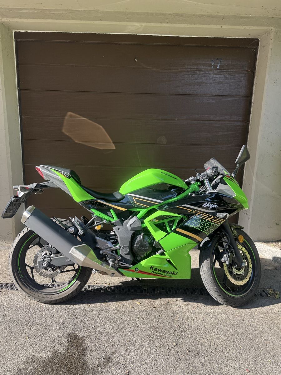Kawasaki Strasse: Kasasaki Ninja 125 - Speziallack – Gebraucht aus Kreuzlingen von Gmd_10