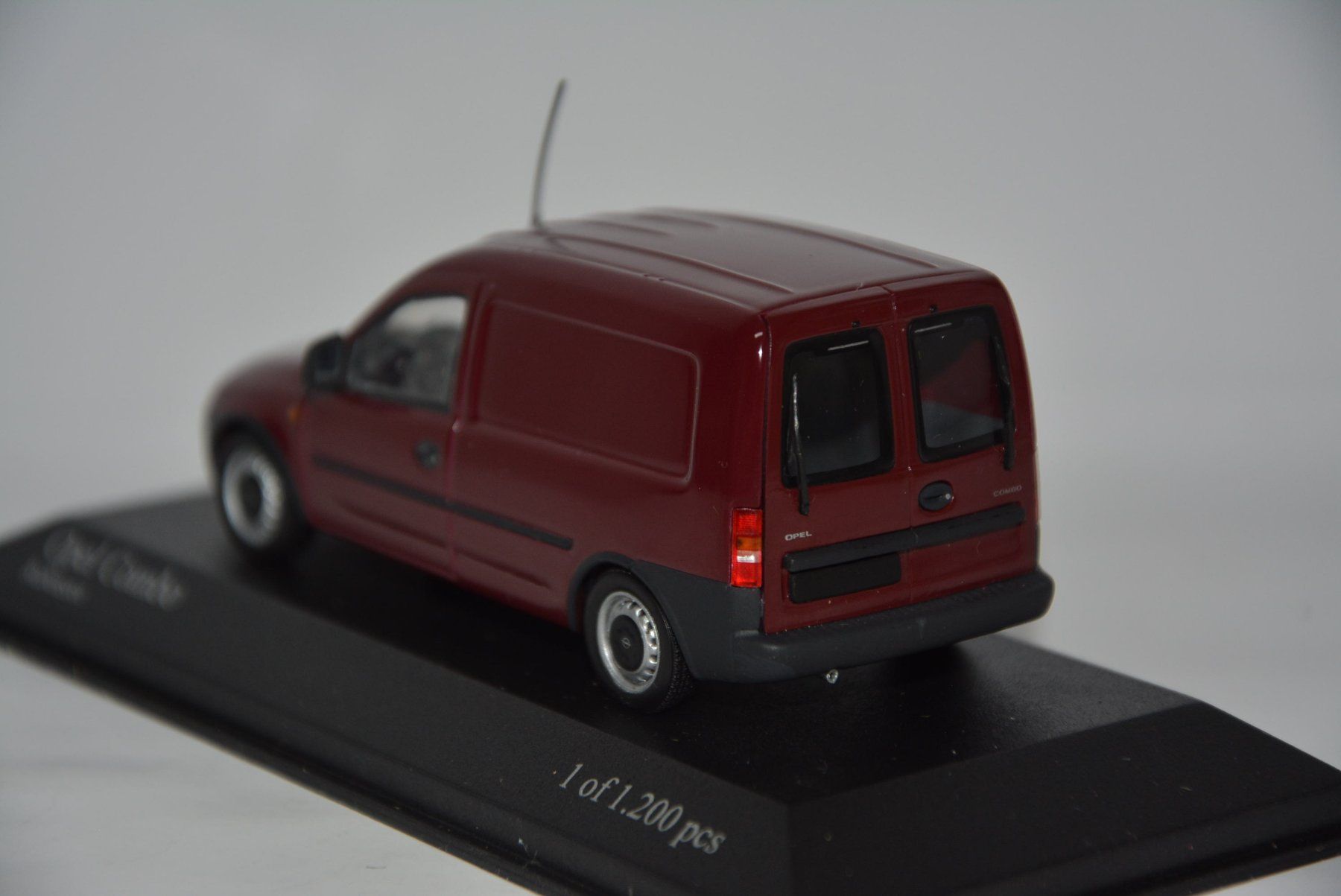 Opel Modellini d'auto: Opel Combo Van 2002 , Minichamps , 1:43 – Nuovo e nell'imballaggio originale da Goldach venduto da Feivel9 7
