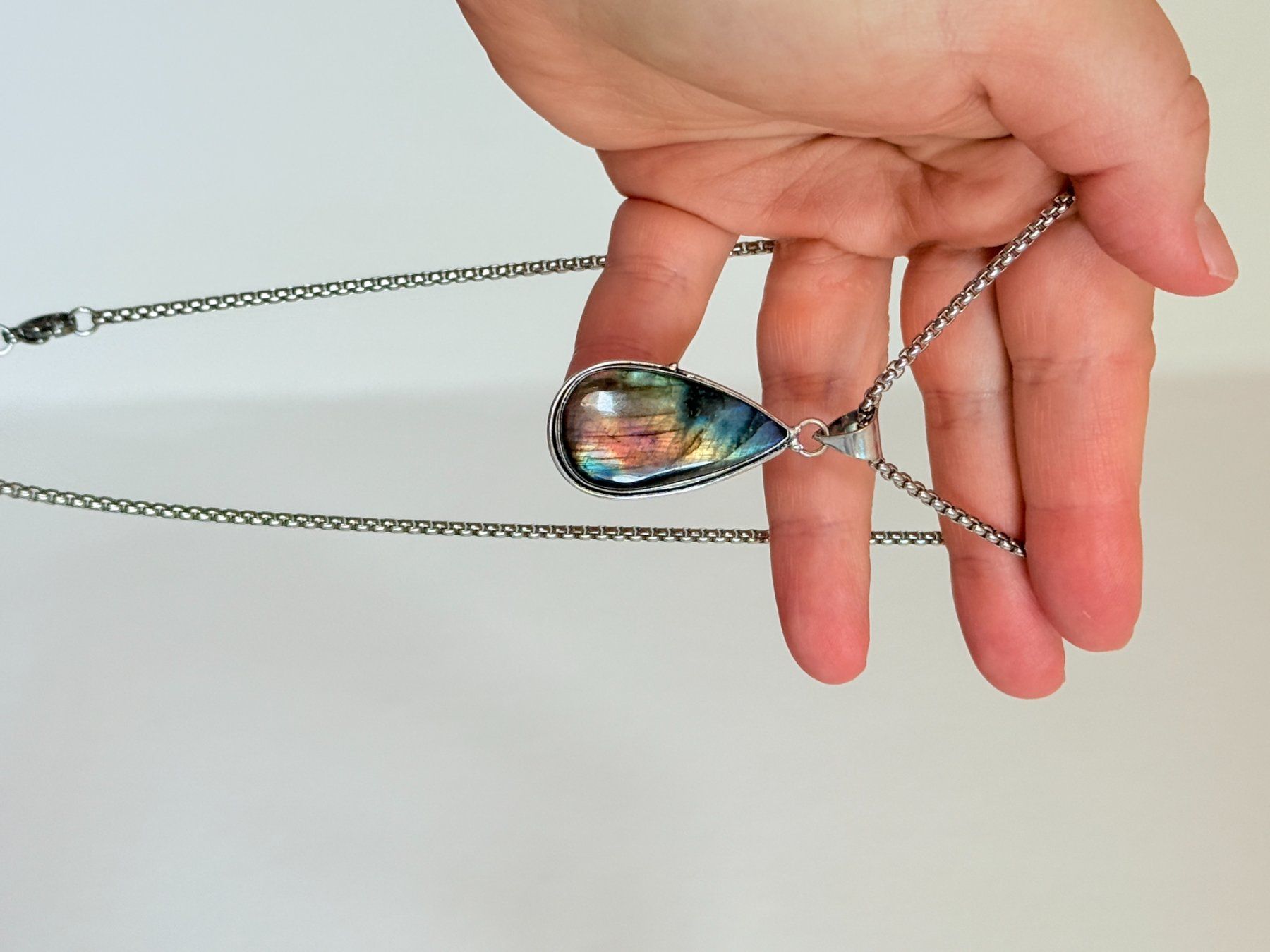 Ketten: Collier avec pendentif Labradorite – Neu und originalverpackt aus Genève von AWWA 4