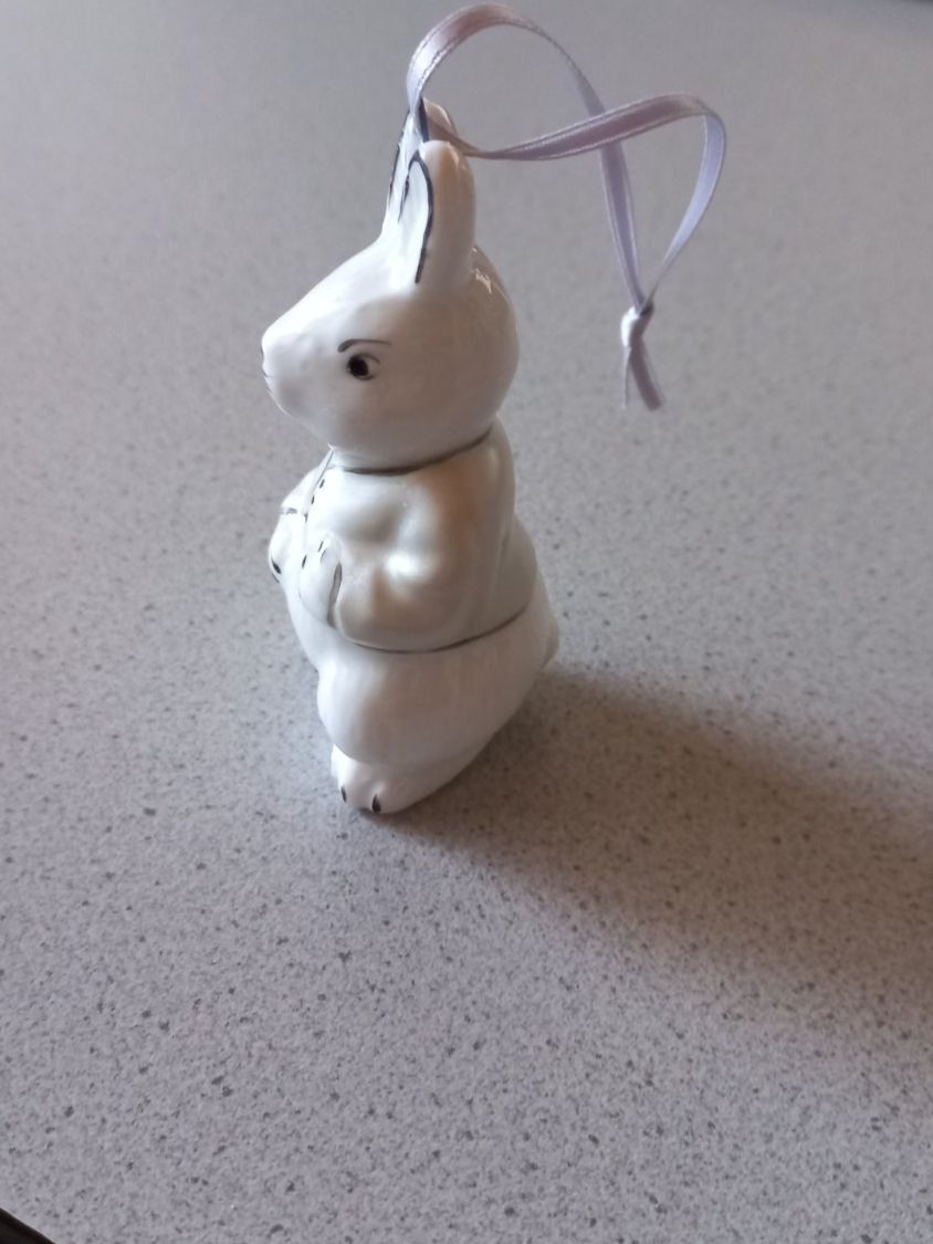 Statuette: Porzellan Hase handbemalt – Nuovo e nell'imballaggio originale da Winistorf venduto da acreativ4 1
