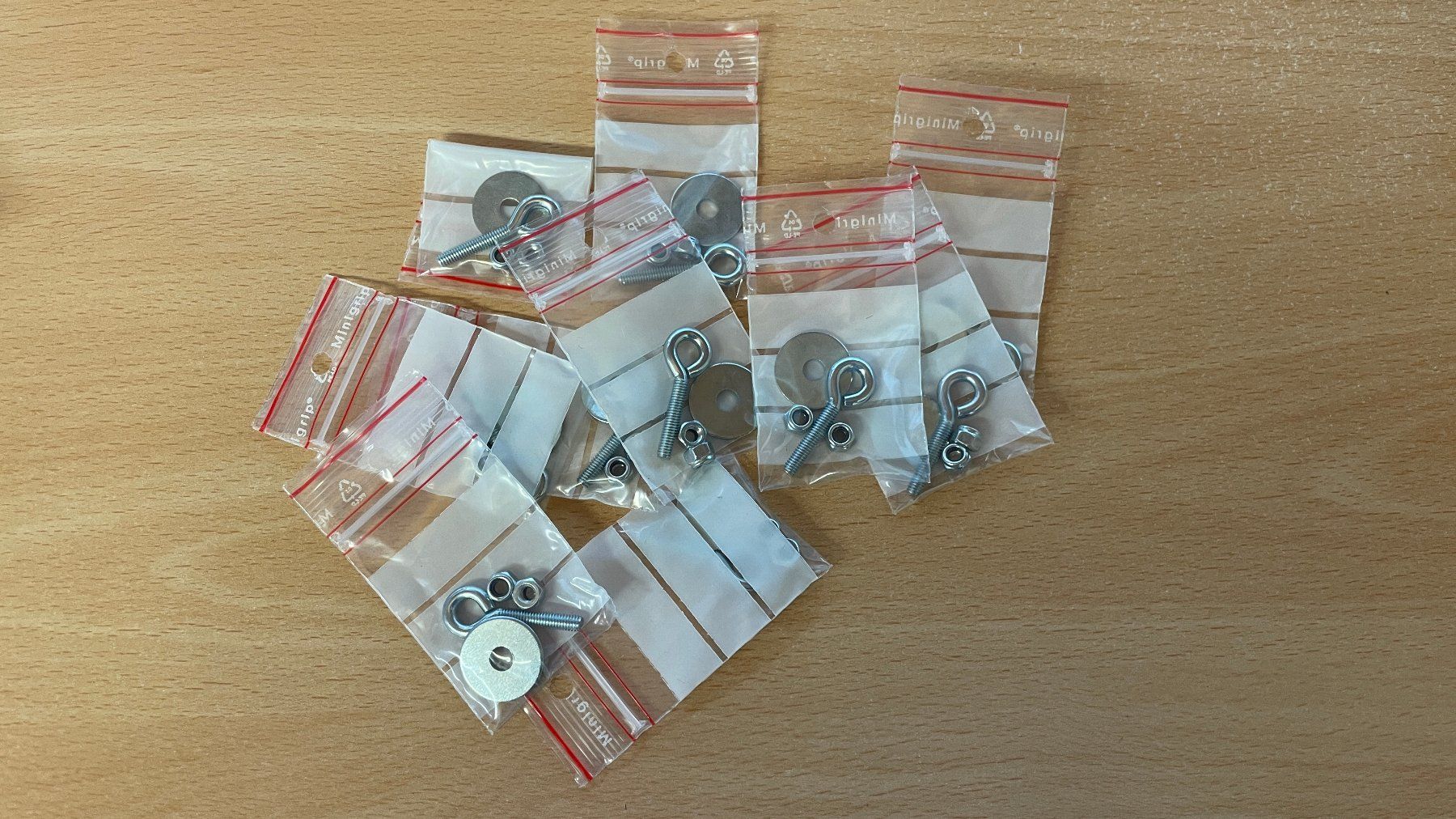 Eisenwaren: 11 Set mit 1 Ringschraube M4, 2 Stop-Muttern, 1 U-Scheibe – Neu (gemäss Beschreibung) aus Glattfelden von cybermaxx 1
