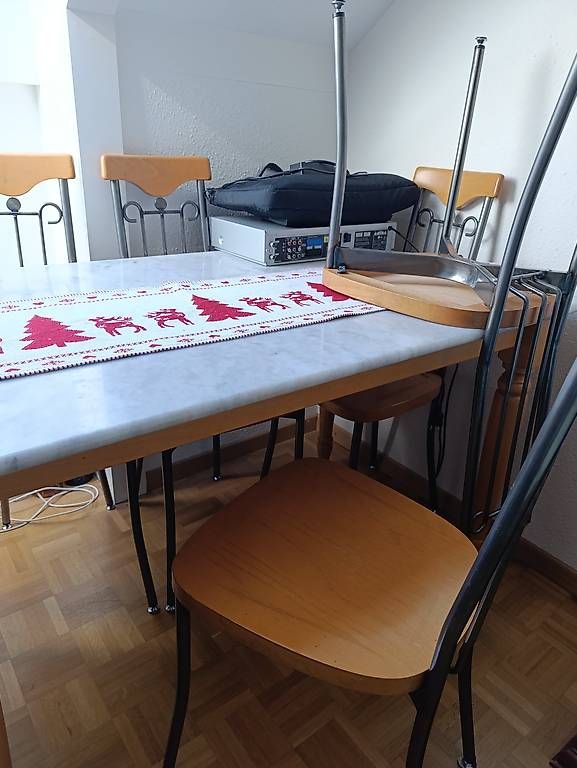 Tische: A vendre table de cuisine en marbre blanc – Gebraucht aus Genève von Juanchito01