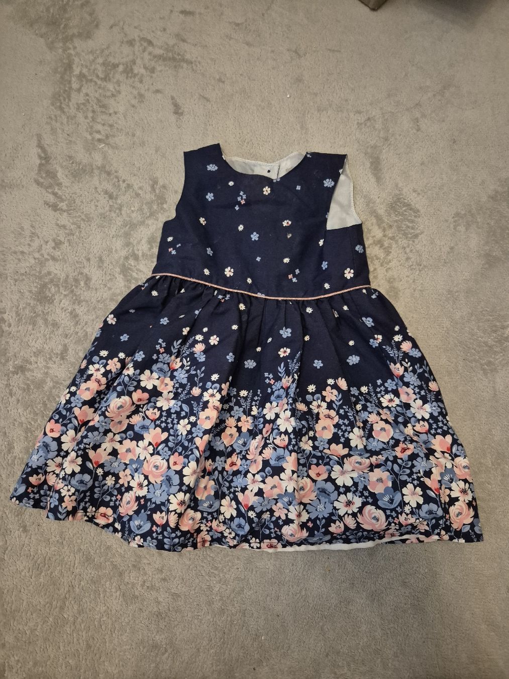 Primark Vestiti & Gonne: Kleid Mädchen Primark Grösse 86cm 12-18 Monate Blumenmuster – Usato da Grüningen venduto da luz_lsr2