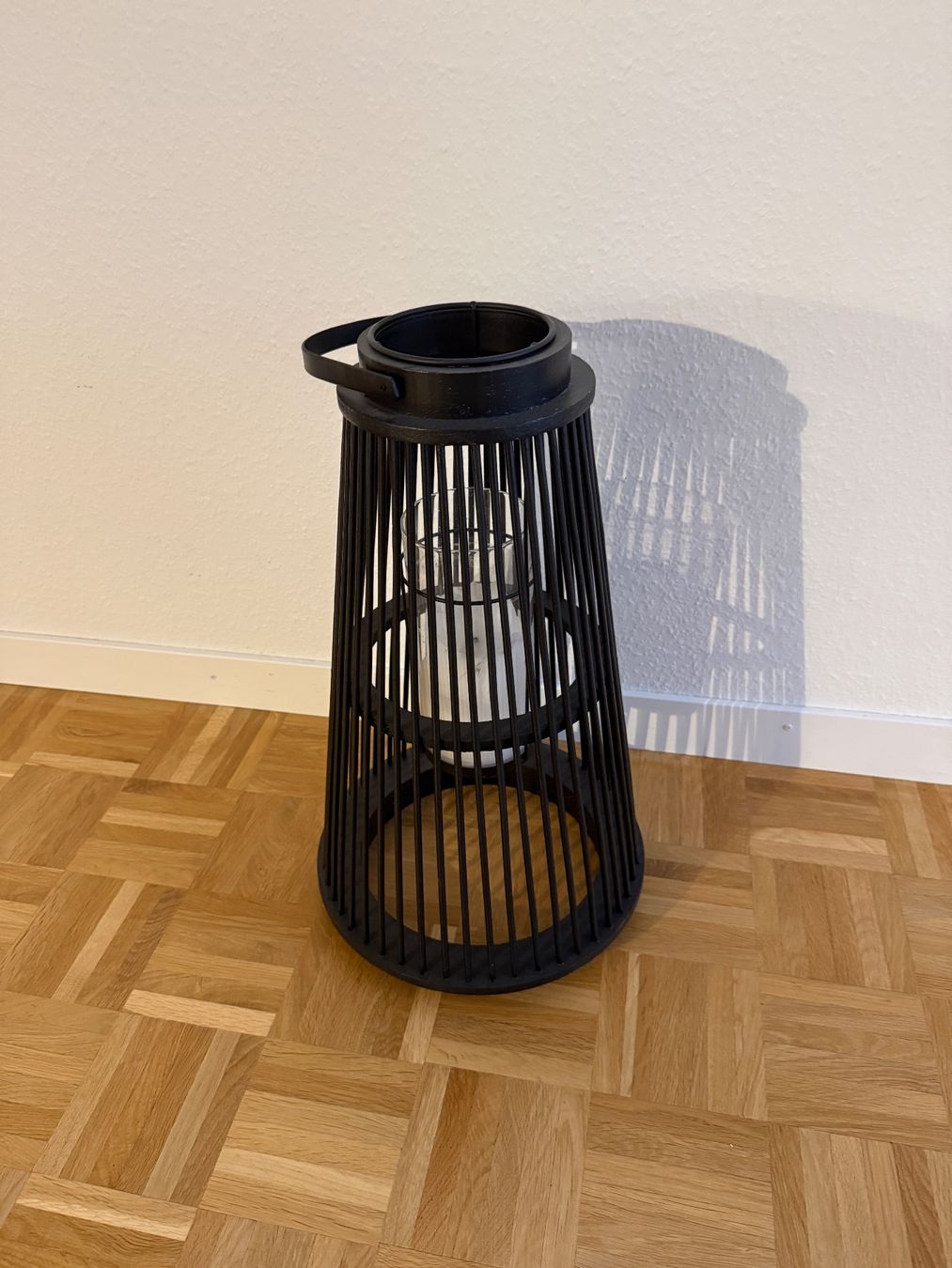 Laternen: Windlicht / Laterne schwarz, Holz, – Gebraucht aus Zürich von mij_7zkr