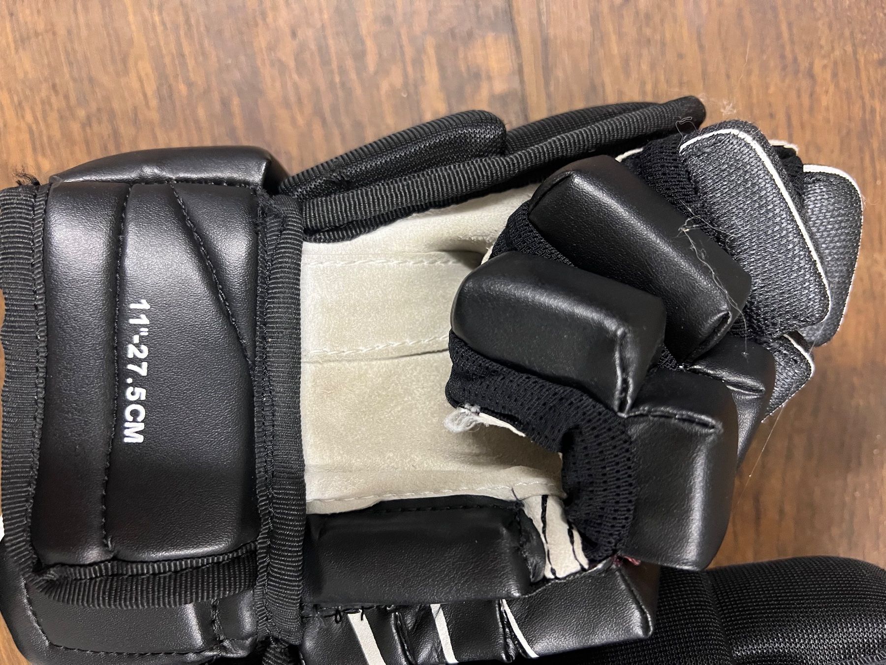 Guanti: Kinder-Eishockeyhandschuhe – Usato da Eglisau venduto da jan_fct6 1