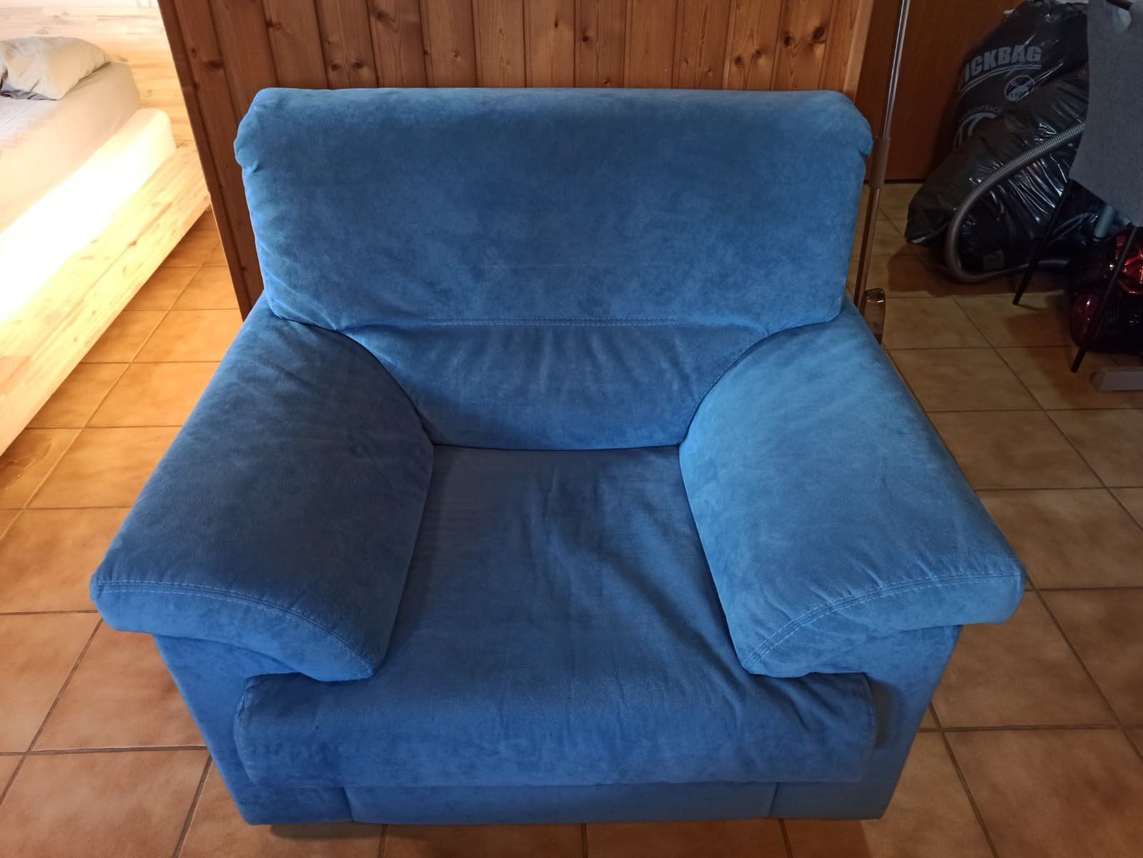 Sessel: Fauteuil / Canapé bleu en alcantara – Gebraucht aus Schwarzsee von lorenzo_di_martino 1