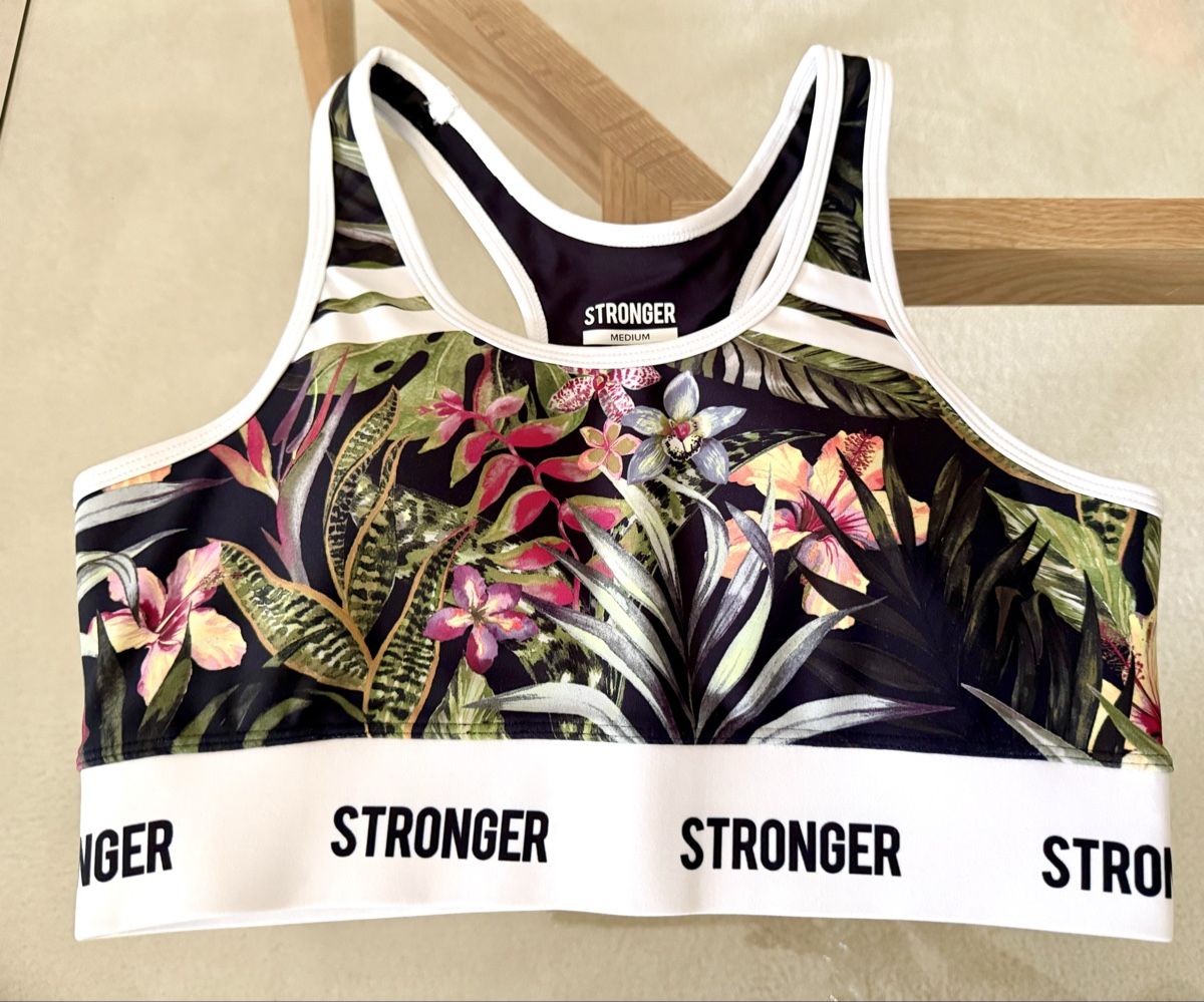 Top: Brassière de sport Stronger taille M – Usato da Romanel-sur-Lausanne venduto da Koala1908