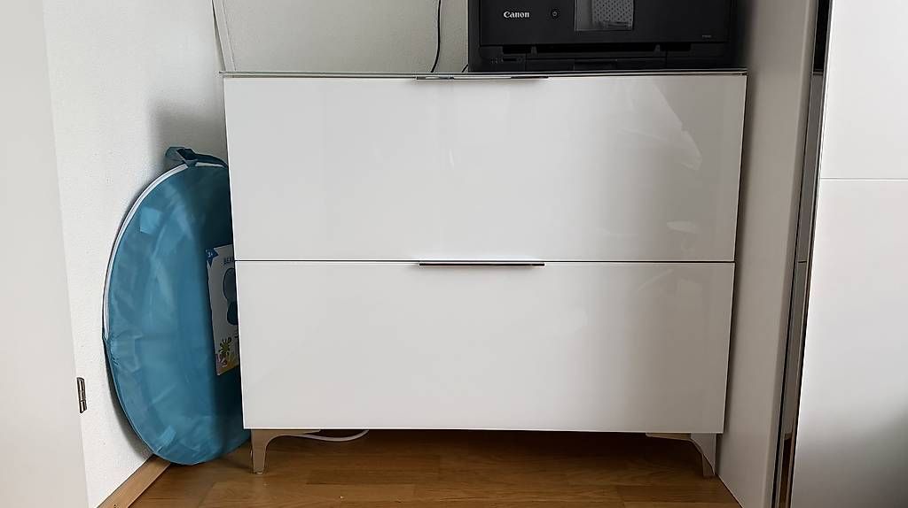 Cassettiere: Robustes Sideboard mit Glasplatte – Usato da Landquart venduto da shimmy92