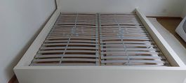 IKEA Bett MALM weiß
90 cm Lattenroste +2 Leselampen