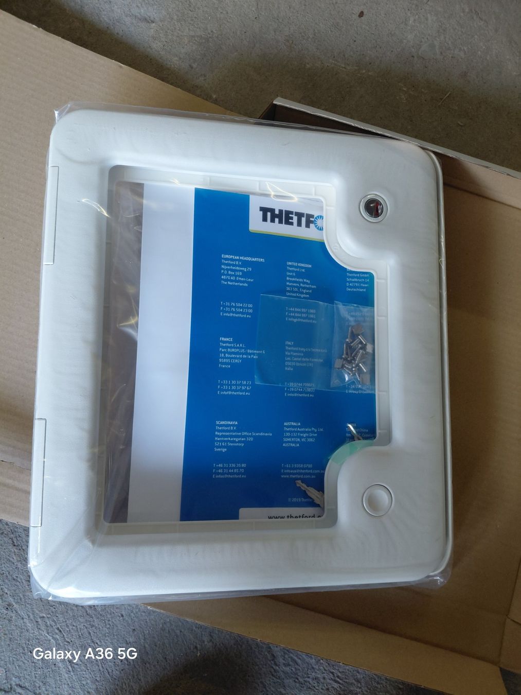 Thetford WC: WC Klappe – Nuovo e nell'imballaggio originale da Melchnau venduto da LUPUS-Offroad 2