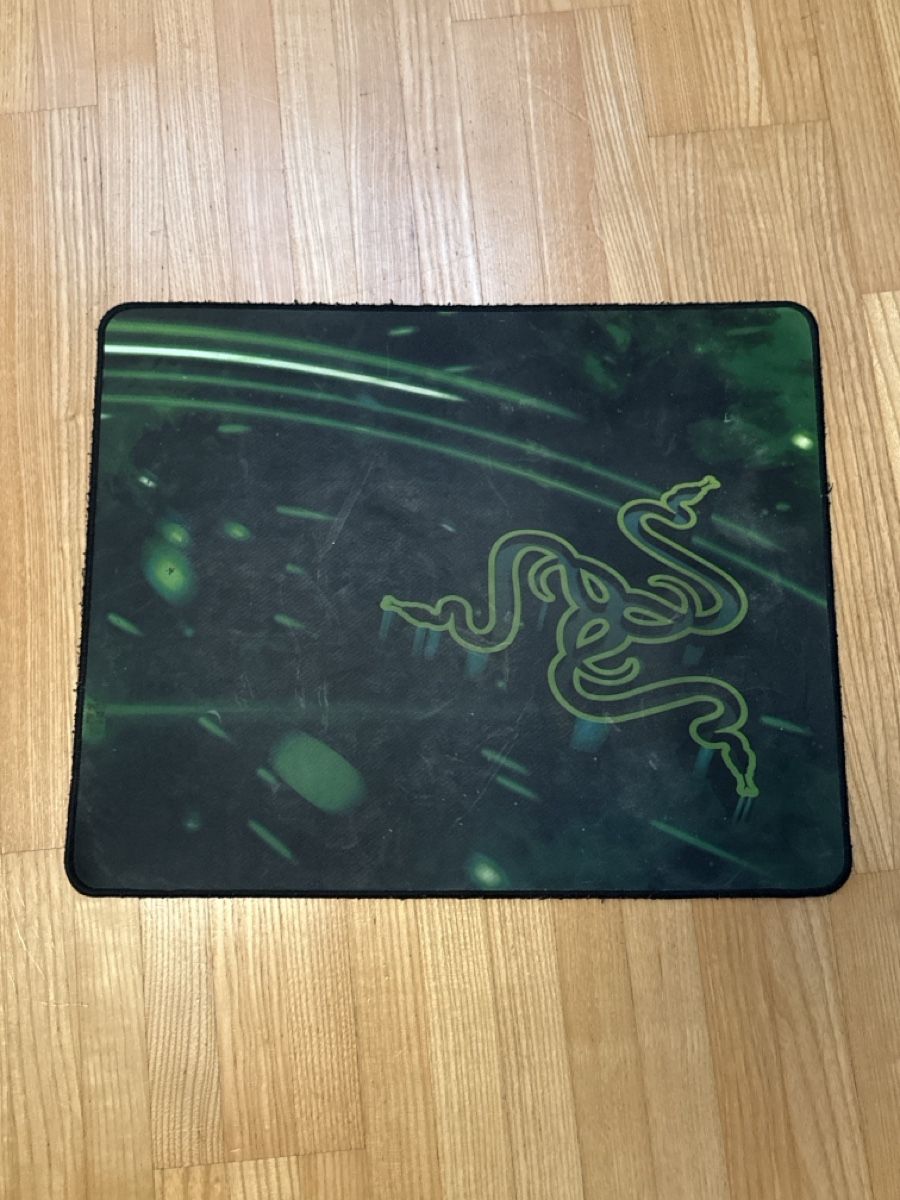 Razer Tappetini per mouse: Razer mousepad schwarz Grösse L gebraucht  – Usato da Steinhausen venduto da Jakob.Binder