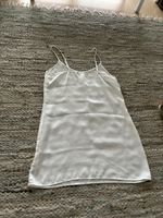 Unterkleid weiss mit verstellbaren Träger. S